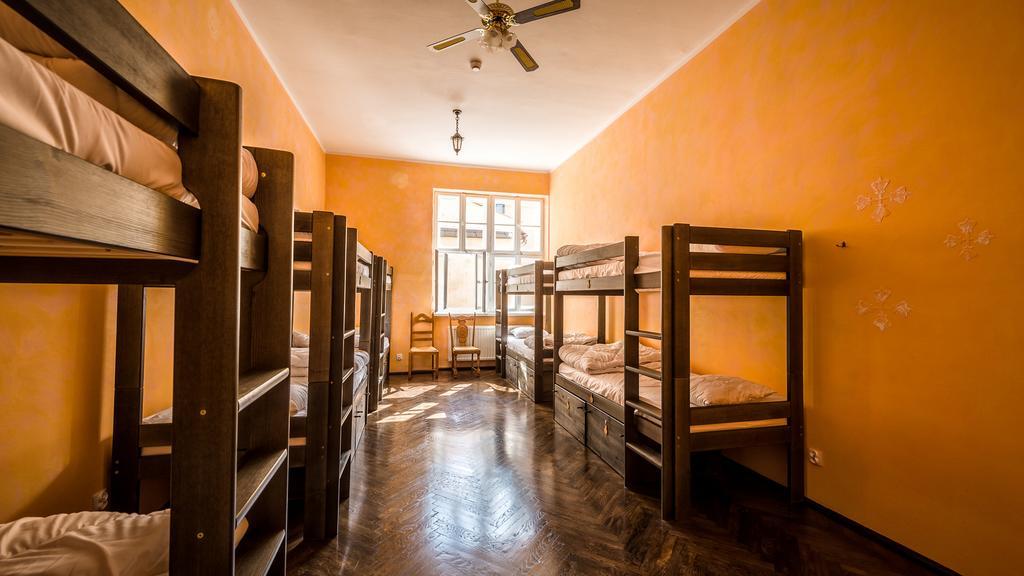 The Little Havana Party Hostel Cracovia Exterior foto
