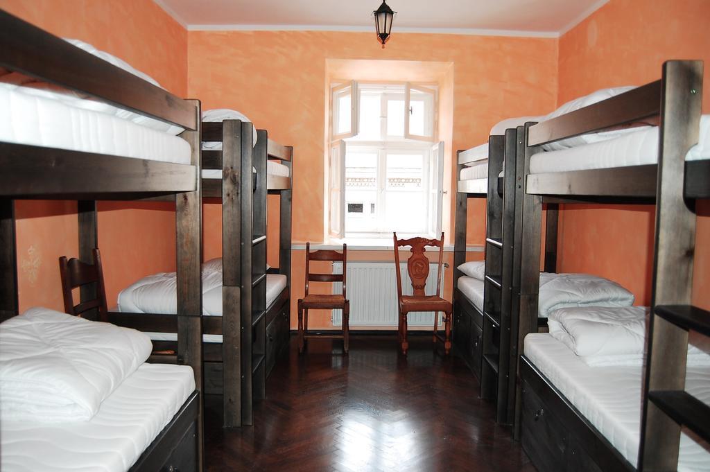 The Little Havana Party Hostel Cracovia Habitación foto